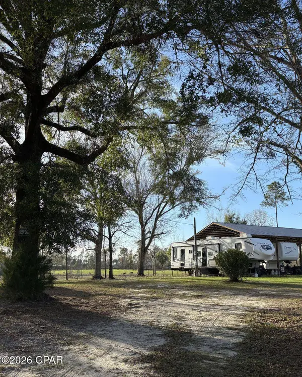 191 April LN, Wewahitchka, FL 32465