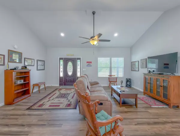 12634 NW Twin Oaks Drive, Bristol, FL 32321