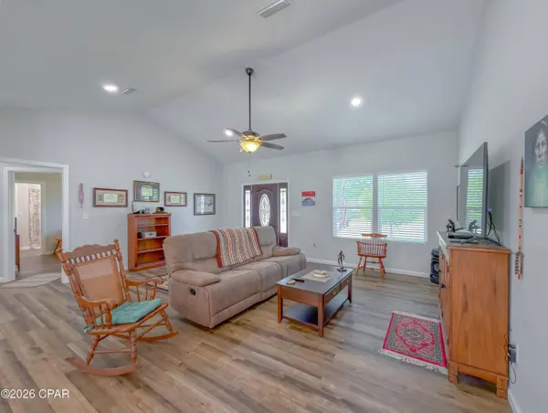 12634 NW Twin Oaks DR, Bristol, FL 32321