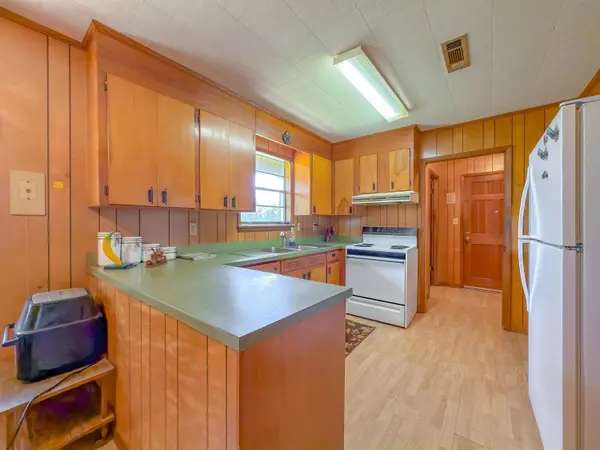 2555 Hollister Road, Marianna, FL 32446
