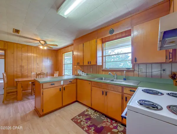 2555 Hollister RD, Marianna, FL 32446