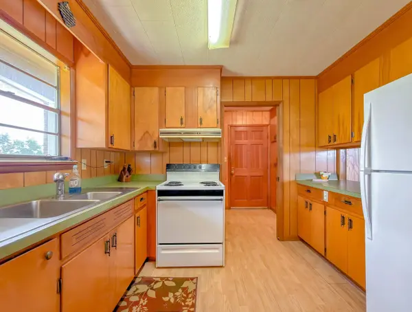 2555 Hollister Road, Marianna, FL 32446