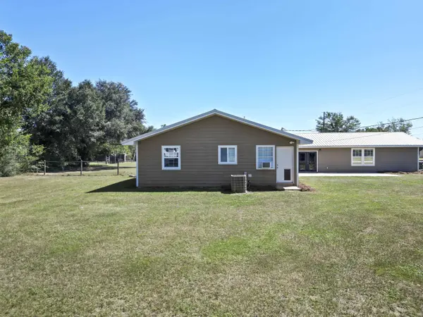 17014 NW Harry G Mcclellan Road, Blountstown, FL 32424