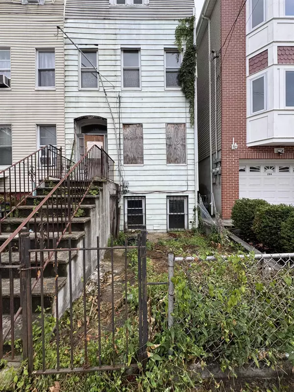 288 Whiton St, Jersey City, NJ 07304-4028