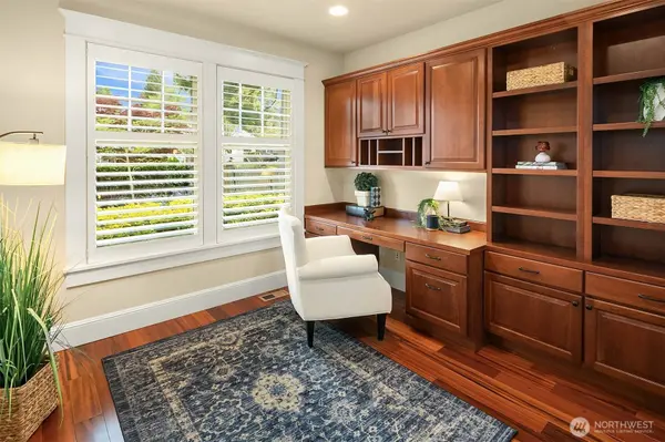 1028 NE 92nd ST, Seattle, WA 98115