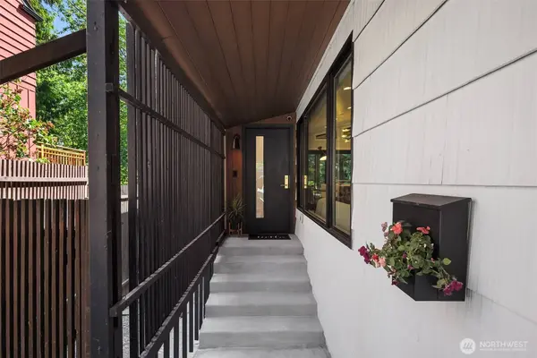 4733 NE 55th RD, Seattle, WA 98105