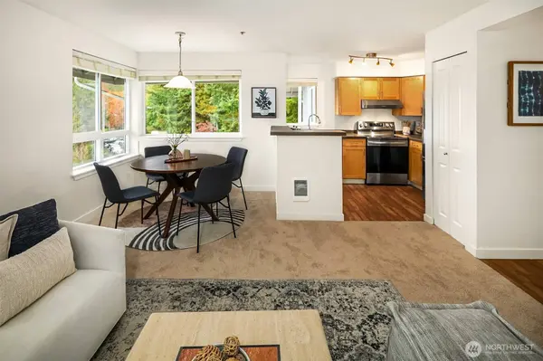12023 NE 204th PL #E303, Bothell, WA 98011