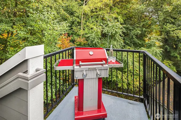 12023 NE 204th PL #E303, Bothell, WA 98011
