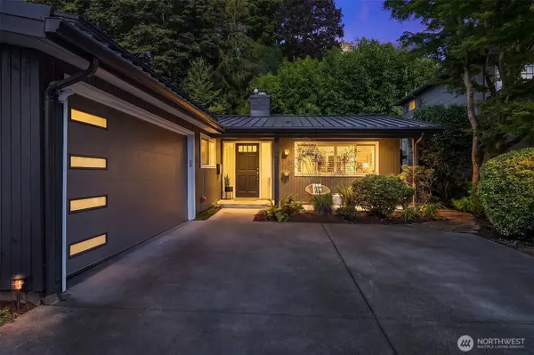 3844 Surber DR NE, Seattle, WA 98105