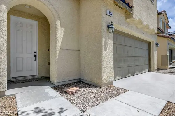 1952 W Hammer LN, North Las Vegas, NV 89031