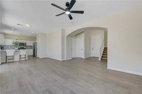 1952 W Hammer LN, North Las Vegas, NV 89031