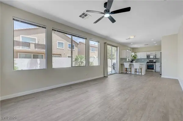 1952 W Hammer LN, North Las Vegas, NV 89031
