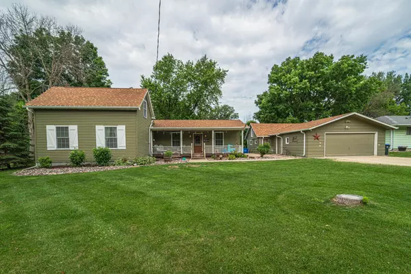 416 3rd ST N, Cannon Falls, MN 55009