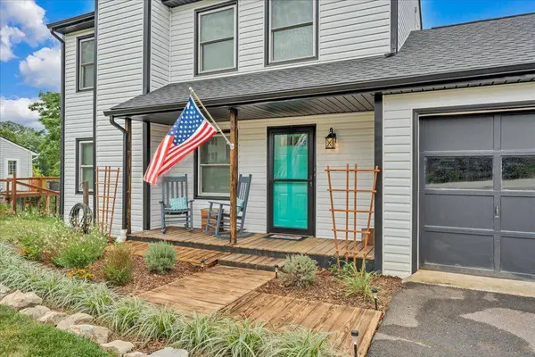 8141 Ashton LN, Roanoke, VA 24019