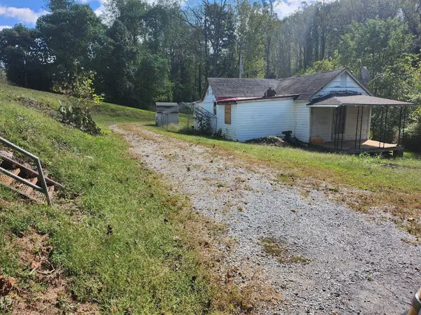 8727 W Lynchburg Salem, Thaxton, VA 24174