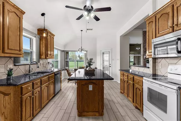 705 Lake Vista Lane, Lavon, TX 75166