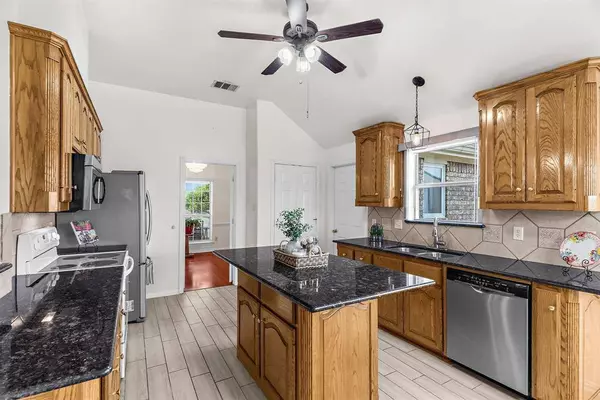 705 Lake Vista Lane, Lavon, TX 75166