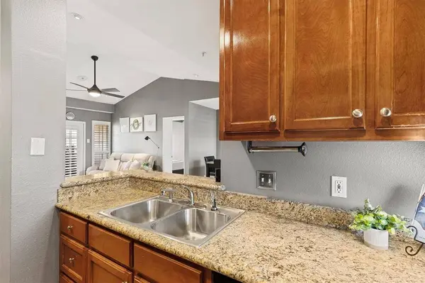 4104 N Hall Street #334, Dallas, TX 75219