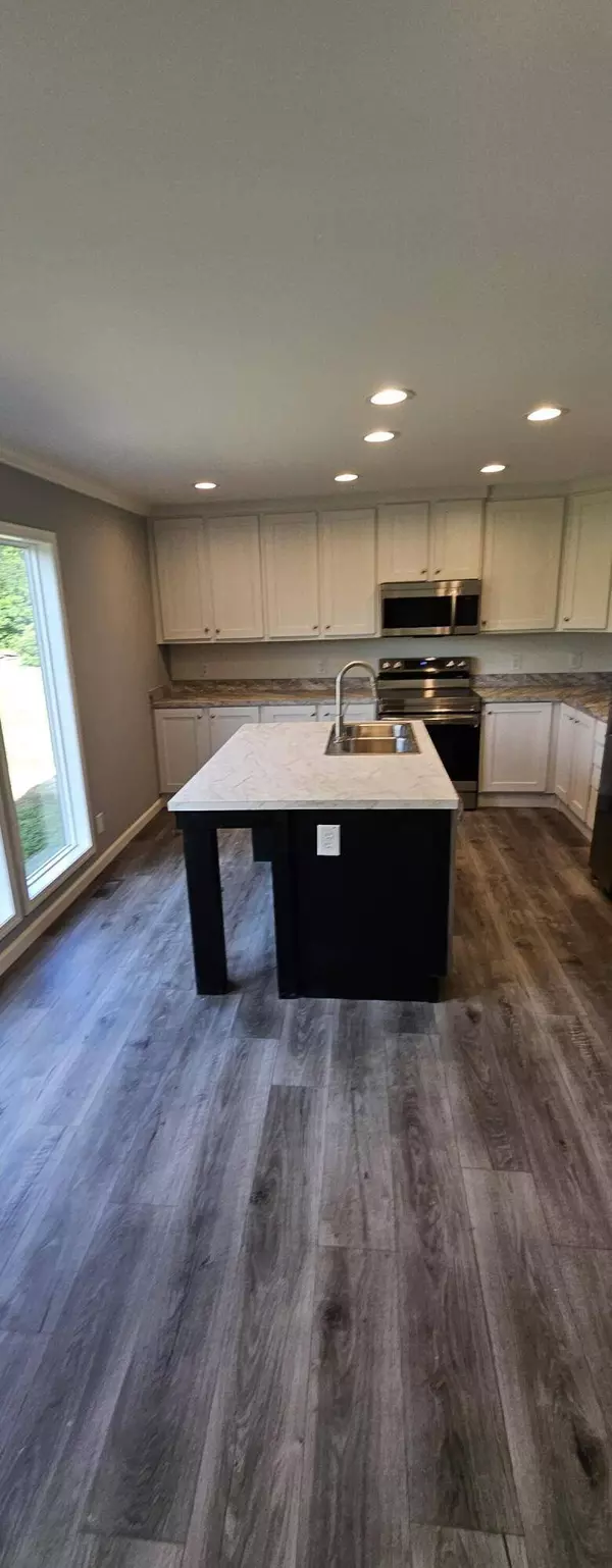 1505 W W Main St, Harleyville, SC 29448