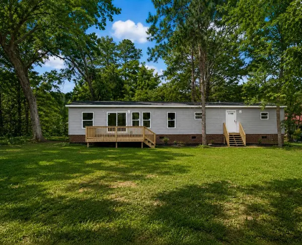 621 Gaillard St, Eutawville, SC 29048