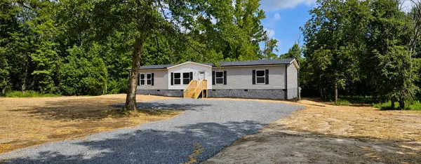 692 Gardens Gate Rd, Eutawville, SC 29048