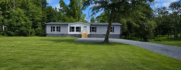 692 Gardens Gate Rd, Eutawville, SC 29048