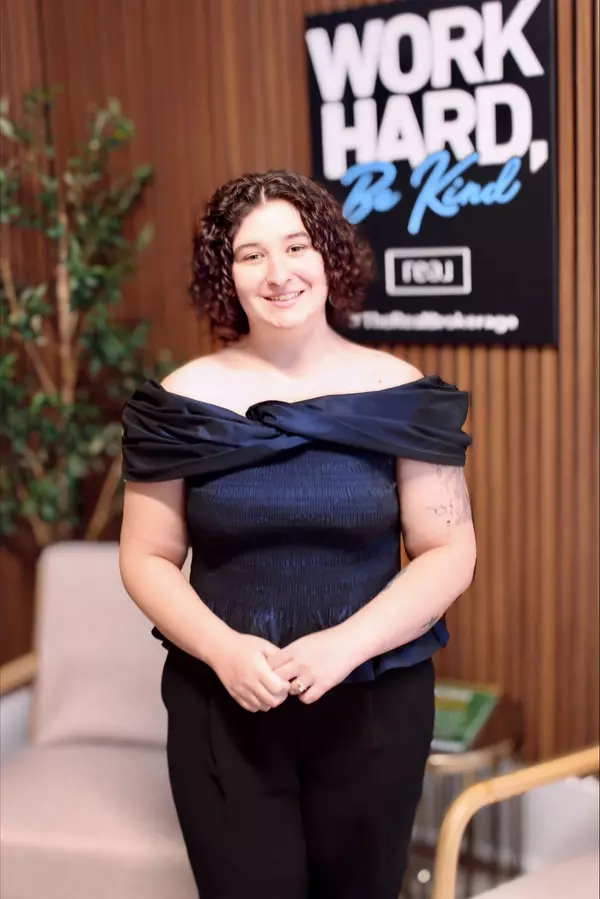 Taylor McLain Headshot