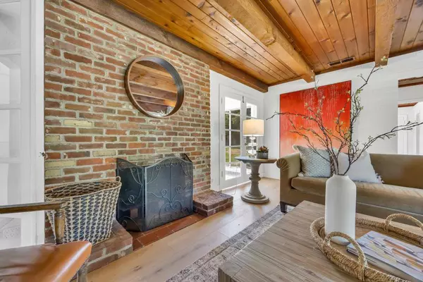 2710 Creekside LN, Sacramento, CA 95821