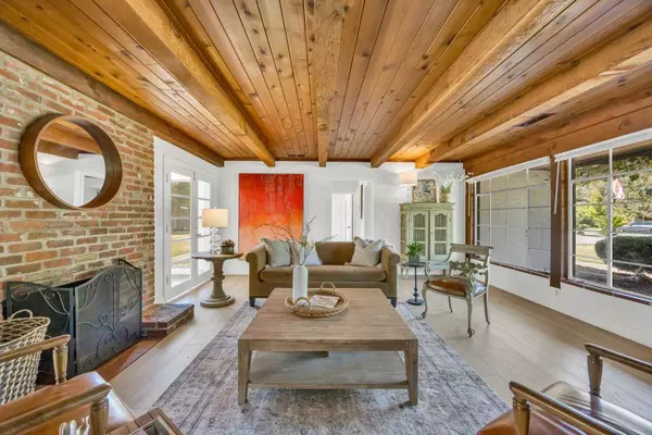 2710 Creekside LN, Sacramento, CA 95821