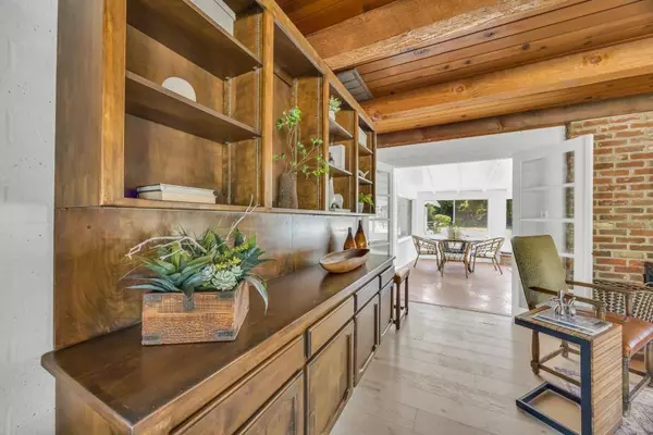 2710 Creekside LN, Sacramento, CA 95821