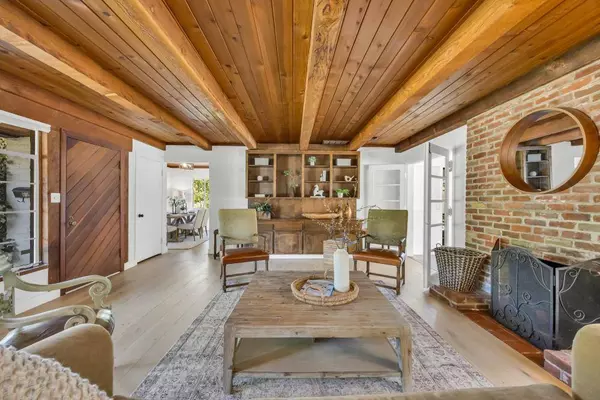 2710 Creekside LN, Sacramento, CA 95821