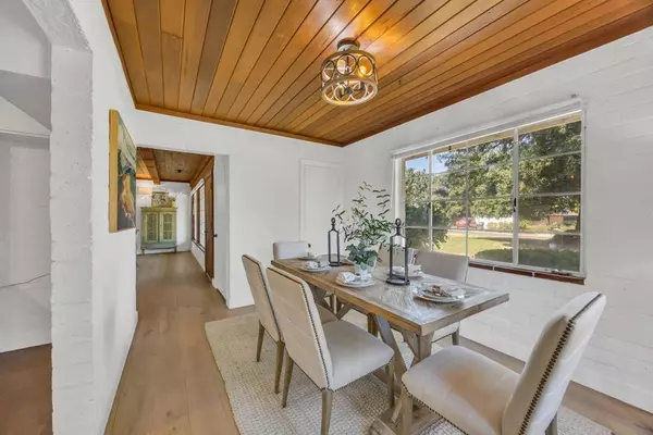 2710 Creekside LN, Sacramento, CA 95821