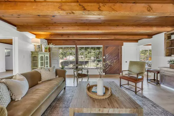 2710 Creekside LN, Sacramento, CA 95821