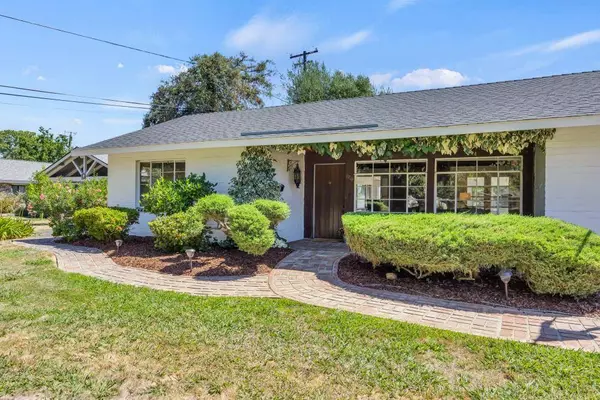 2710 Creekside LN, Sacramento, CA 95821