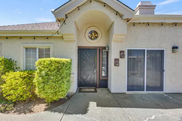 5127 Walnut Pointe LN, Carmichael, CA 95608