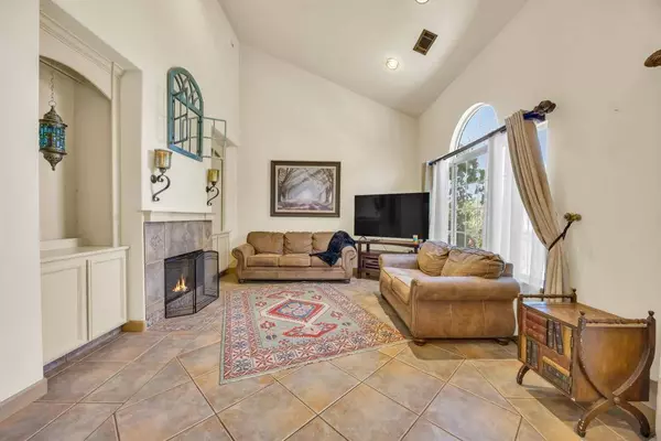 5127 Walnut Pointe LN, Carmichael, CA 95608