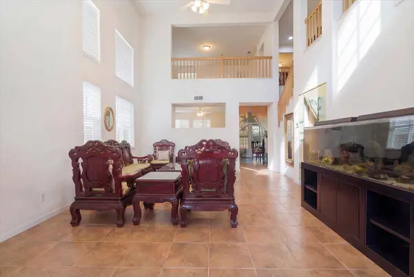 8283 Glencannon WAY, Elk Grove, CA 95624