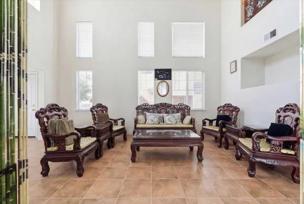 8283 Glencannon WAY, Elk Grove, CA 95624