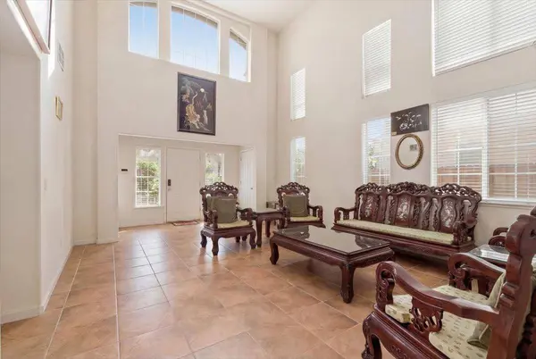 8283 Glencannon WAY, Elk Grove, CA 95624