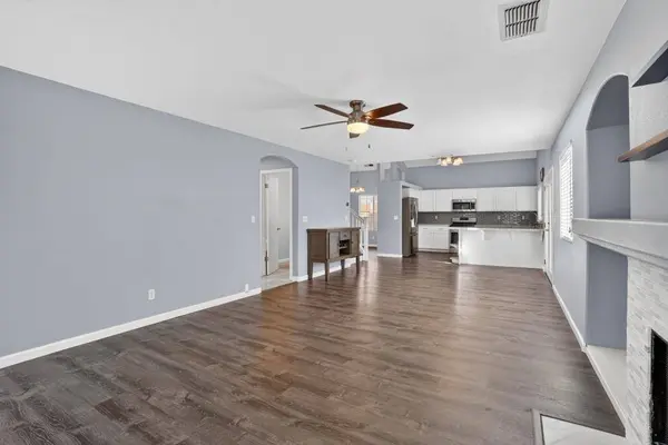 4004 Spindrifter LN, Elk Grove, CA 95758