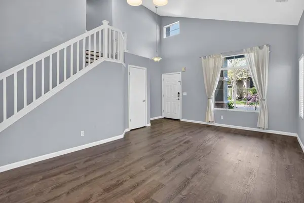 4004 Spindrifter LN, Elk Grove, CA 95758