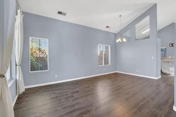 4004 Spindrifter LN, Elk Grove, CA 95758