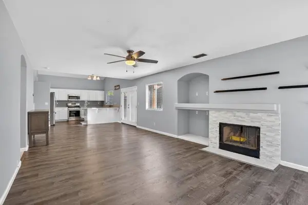 4004 Spindrifter LN, Elk Grove, CA 95758