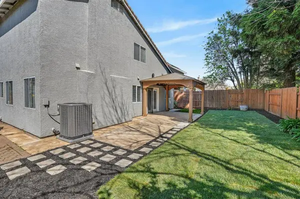 4004 Spindrifter LN, Elk Grove, CA 95758