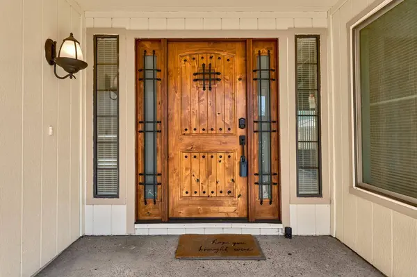 8908 Liscarney WAY, Sacramento, CA 95828