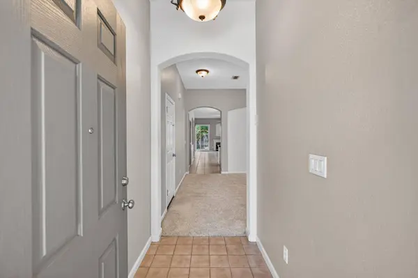 9795 W Taron Dr, Elk Grove, CA 95757