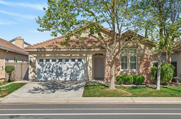 9795 W Taron Dr, Elk Grove, CA 95757