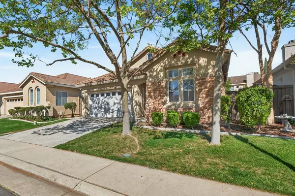 9795 W Taron Dr, Elk Grove, CA 95757