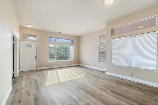 8862 Laguna Star DR, Elk Grove, CA 95758