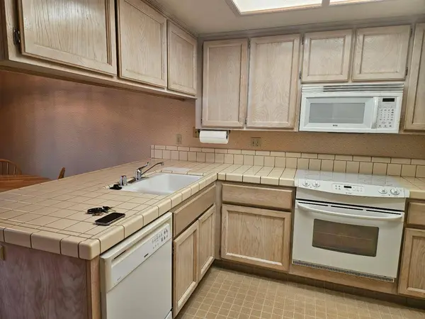 1067 Rio Cidade WAY, Sacramento, CA 95831